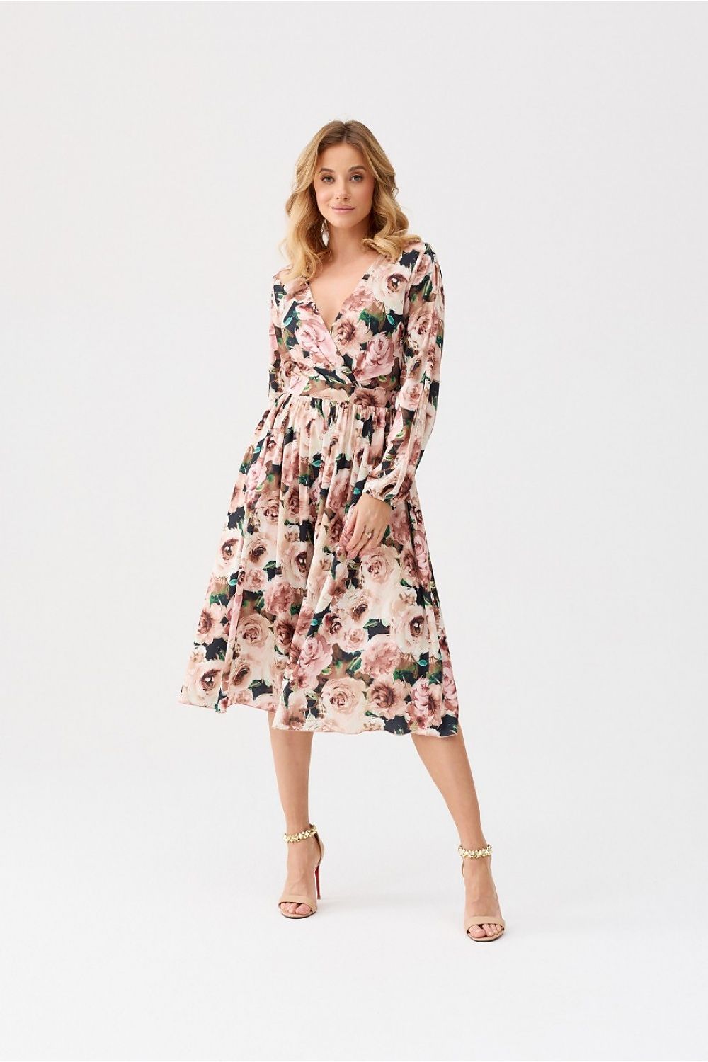 Detail of Roco Fashion cocktail dress showcasing the beautiful envelope neckline and flowy flared skirt, crafted for a distinguished look.