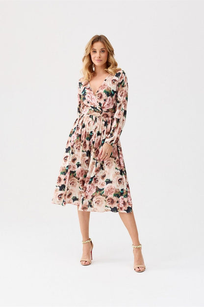 Detail of Roco Fashion cocktail dress showcasing the beautiful envelope neckline and flowy flared skirt, crafted for a distinguished look.