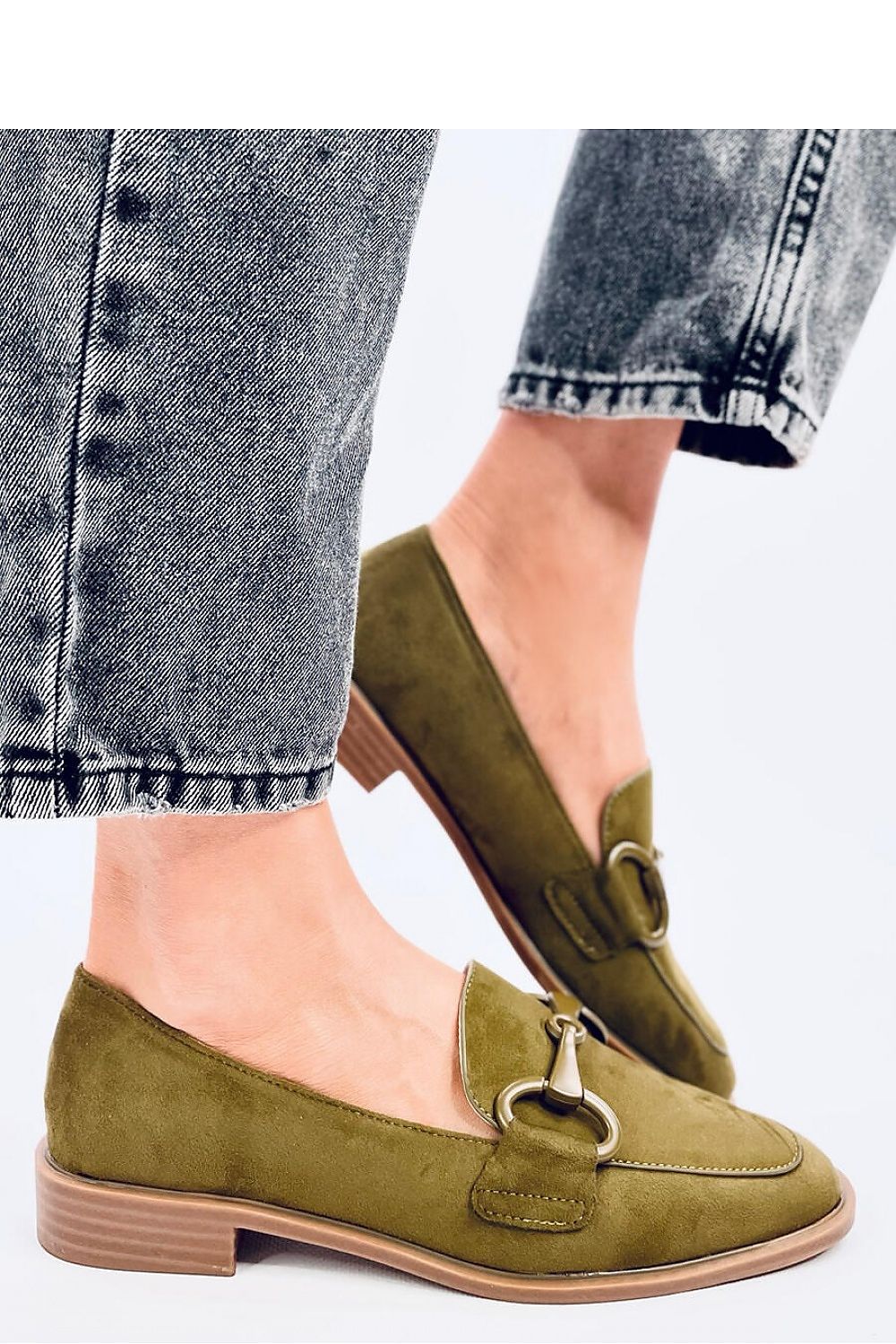 Stylish close-up of Inello women’s moccasins in ecological suede, displaying refined decorative details, perfect for fashionable outfits.