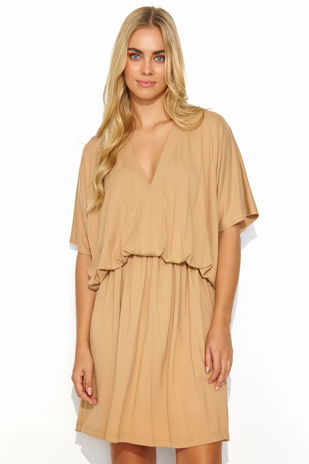 Makadamia elegant summer daydress in a soft beige with a drawstring waist and heart neckline for a luxurious look. Perfect for warm summer days and versatile occasions.