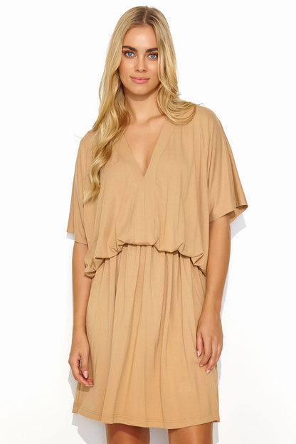 Makadamia elegant summer daydress in a soft beige with a drawstring waist and heart neckline for a luxurious look. Perfect for warm summer days and versatile occasions.