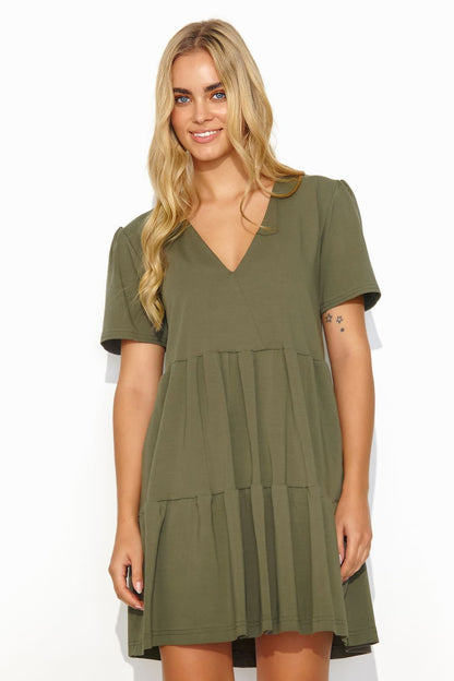 Elegant summer daydress in olive green by Makadamia, featuring short sleeves and a v-neckline, perfect for warm weather.