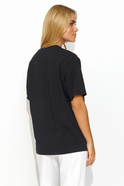 Back view of the elegant Makadamia women's black t-shirt, showcasing its comfortable fit and classic design, perfect for creating versatile casual outfits.