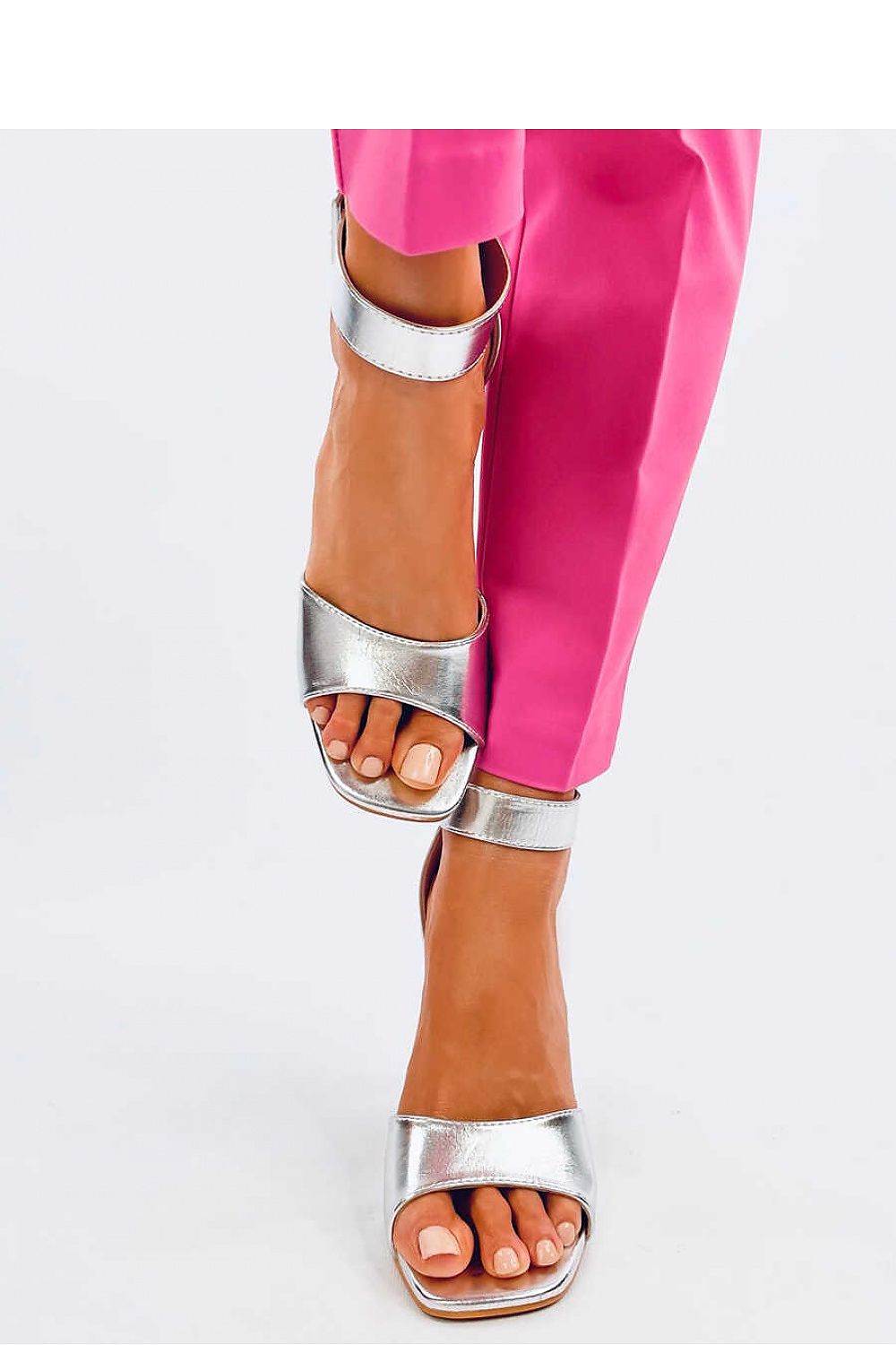 Chic Inello women's sandals with a 9cm heel and fashionable square toe, highlighted by opulent gold accents, combining comfort and luxury.