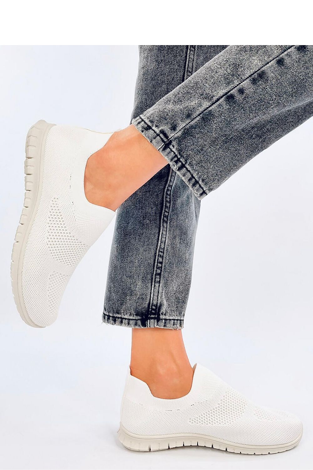Elegant close-up of Inello women's slip-on sneakers highlighting their stylish design and breathable sock fabric for a chic look.