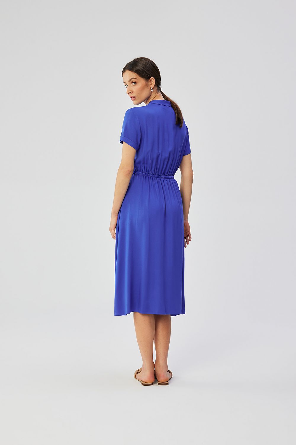 Luxurious 100% viscose daydress by Stylove featuring elegant subtle flare, belted waist, and stand-up collar - Handmade in Poland.