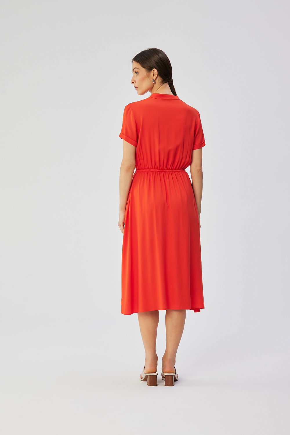 Chic and airy 100% viscose daydress by Stylove, featuring short sleeves and a sophisticated stand-up collar - Perfect for summer styling.