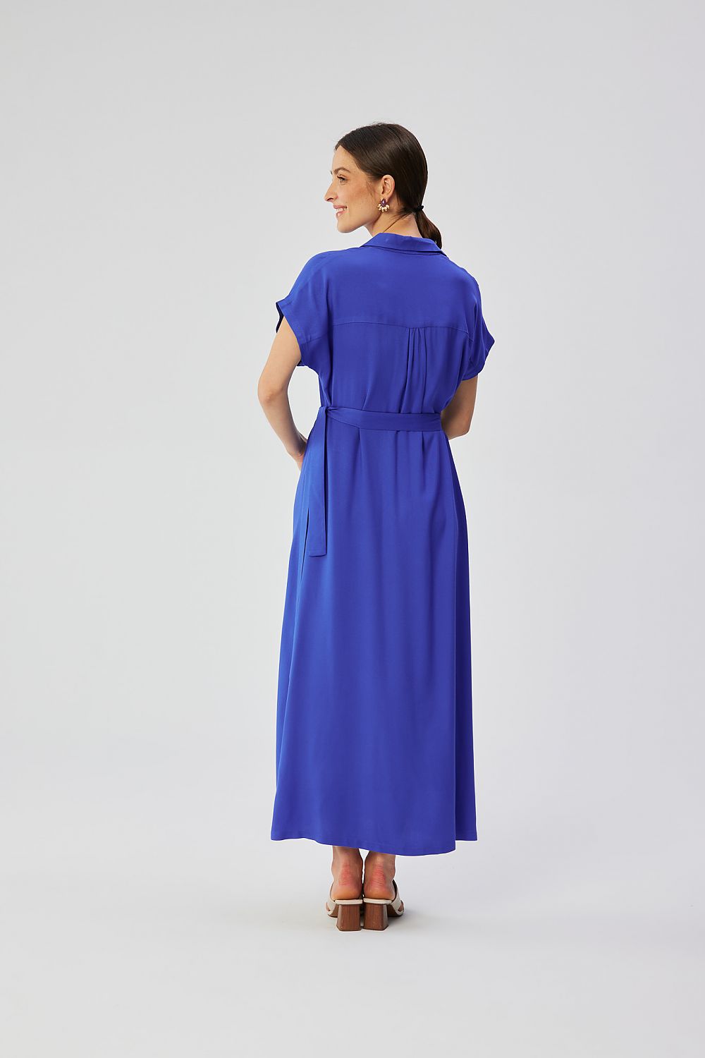 Stylove long viscose dress showcasing a sophisticated collar and feminine silhouette, ideal for upscale occasions.