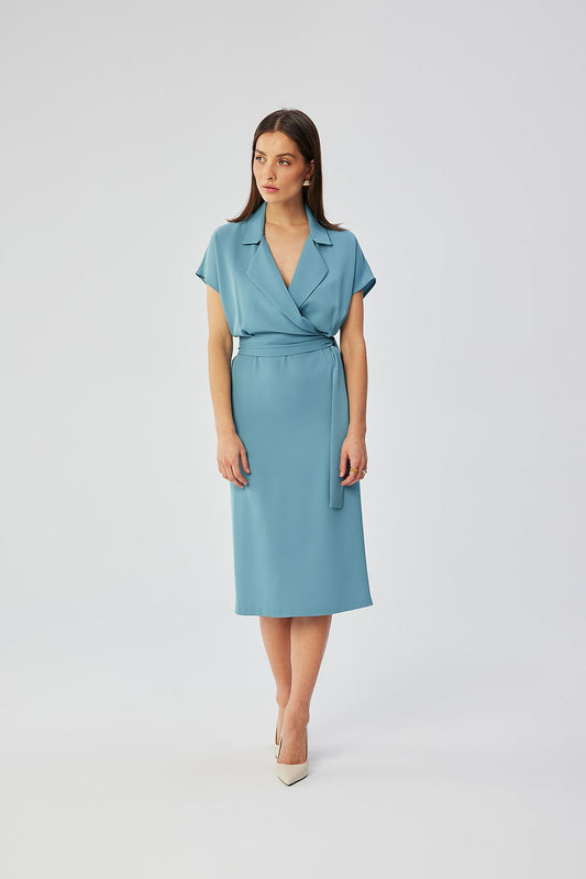 Stylove elegant midi dress featuring a belt, kimono sleeves, and sophisticated envelope design, proudly made in Poland.