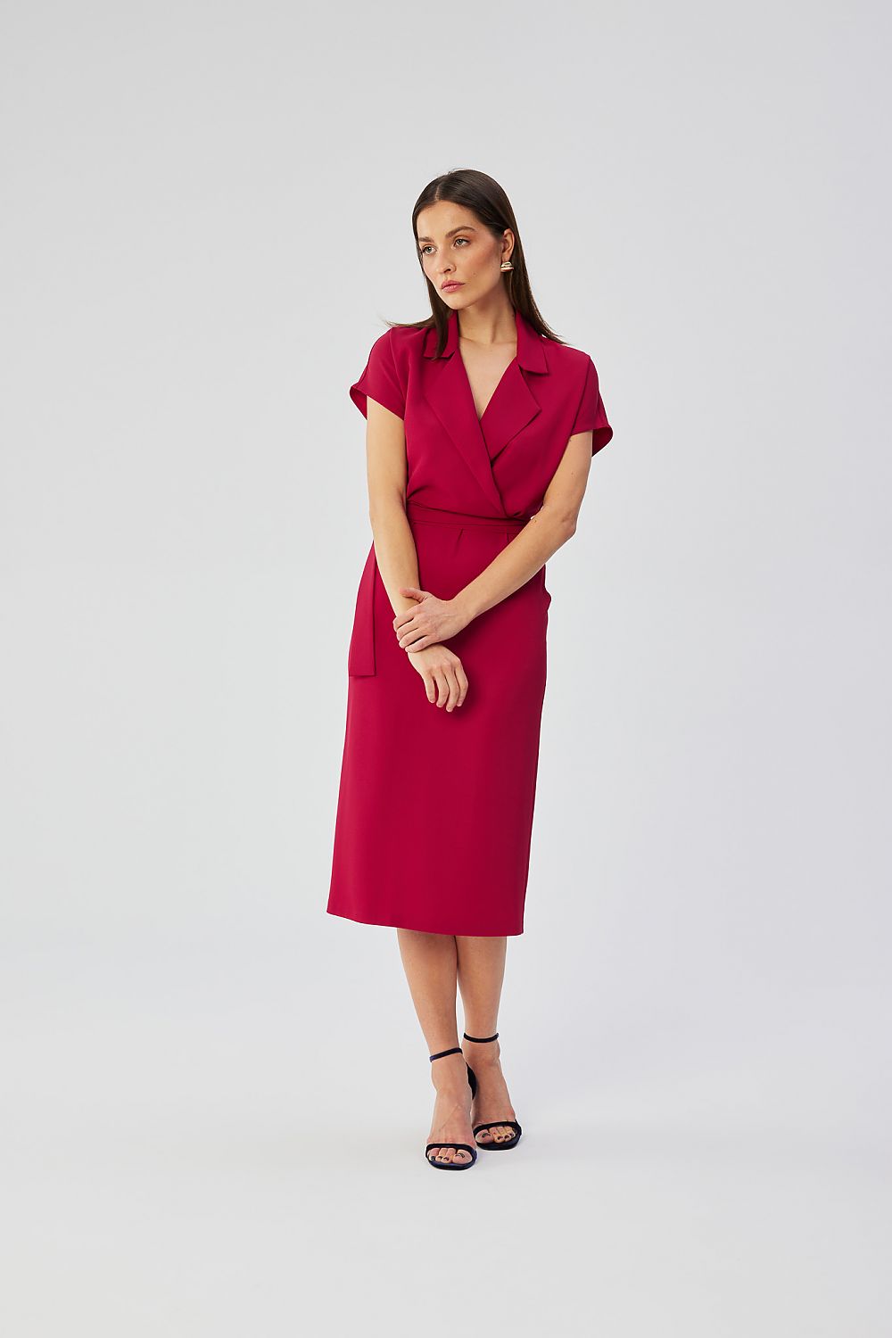 Stylove elegant midi dress featuring kimono sleeves and a sophisticated envelope design, styled with a belt for a flattering silhouette.
