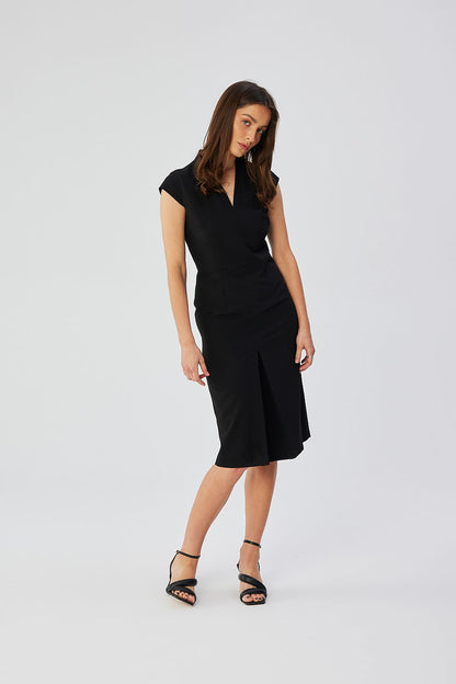 Stylove elegant daydress featuring a double V neckline and fitted cut, showcasing Polish craftsmanship.