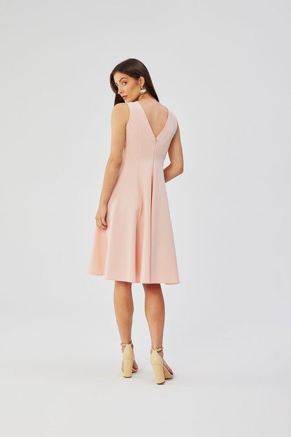 Close-up of the Stylove sleeveless daydress fabric showcasing the exquisite craftsmanship and detailing typical of Polish fashion.