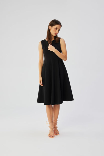 Stylove sleeveless dress model featuring slenderising stitching, exuding sophistication and elegance.