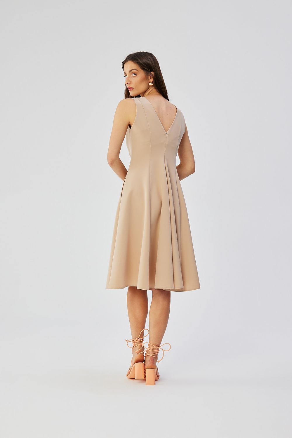 Stylove daydress in soft fabric, provides a light and airy feel, ideal for warm occasions while showcasing refined Polish artistry.