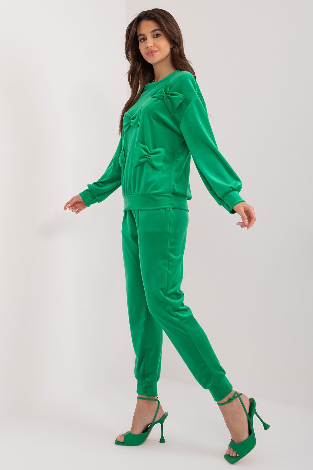 Luxurious Italy Moda velour pants with high waist and drawstring, designed for optimal comfort and style.