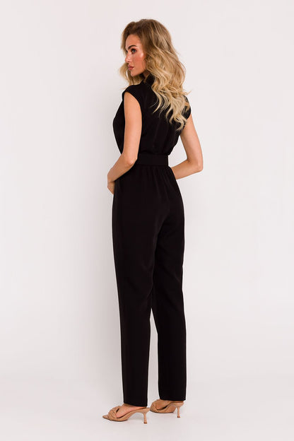 Close-up of the sophisticated V-shaped neckline and collar of the Moe Elegant Polish Tailored Jumpsuit, highlighting precision tailoring and high-quality fabric.