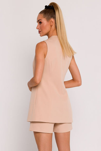 Elegant Polish tailored gilet vest by Moe, featuring a minimalist design with a deep V neckline, side pockets, and a single button fastener, perfect for enhancing sophistication in any ensemble.