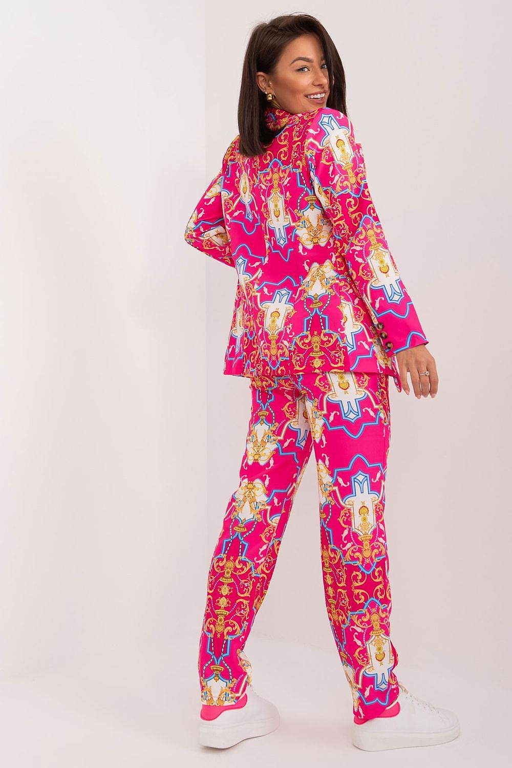 Sophisticated 2-piece women's suit set by Italy Moda, ideal for various occasions, featuring a chic jacket and practical high waist pants with slip-in side pockets.