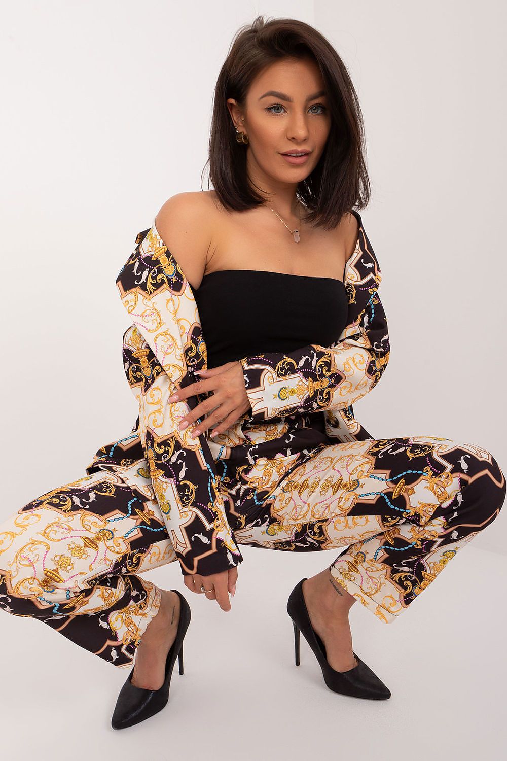 Close-up of Italy Moda's elegant women's 2-piece suit set, showcasing the unique and original print on the high-quality fabric.