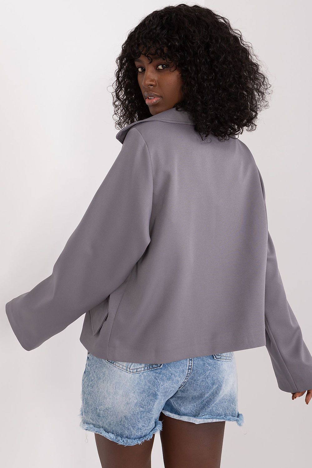 Close-up of the premium fabric of the Lakerta long-sleeve blazer, highlighting its quality craftsmanship and luxurious feel.