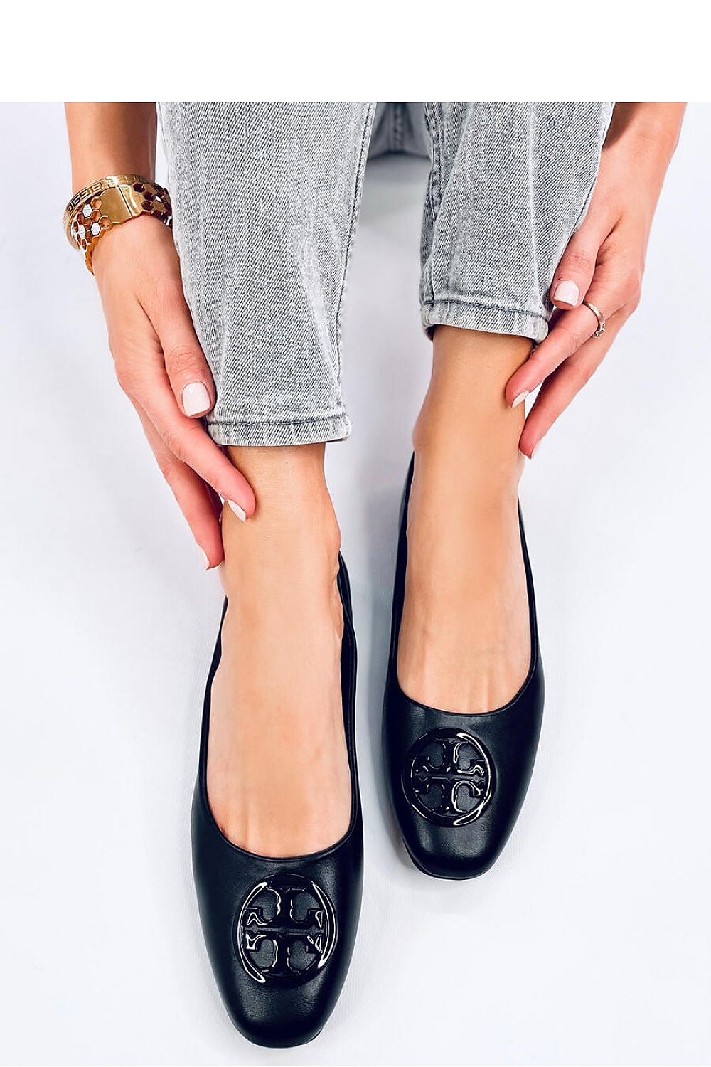 Close-up view of Inello's chic eco-leather ballerina flats for women showcasing intricate design details and luxurious comfort.