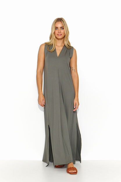 Elegant Makadamia loose maxi dress featuring a sweetheart neckline and stylish slits, perfect for summer sophistication.