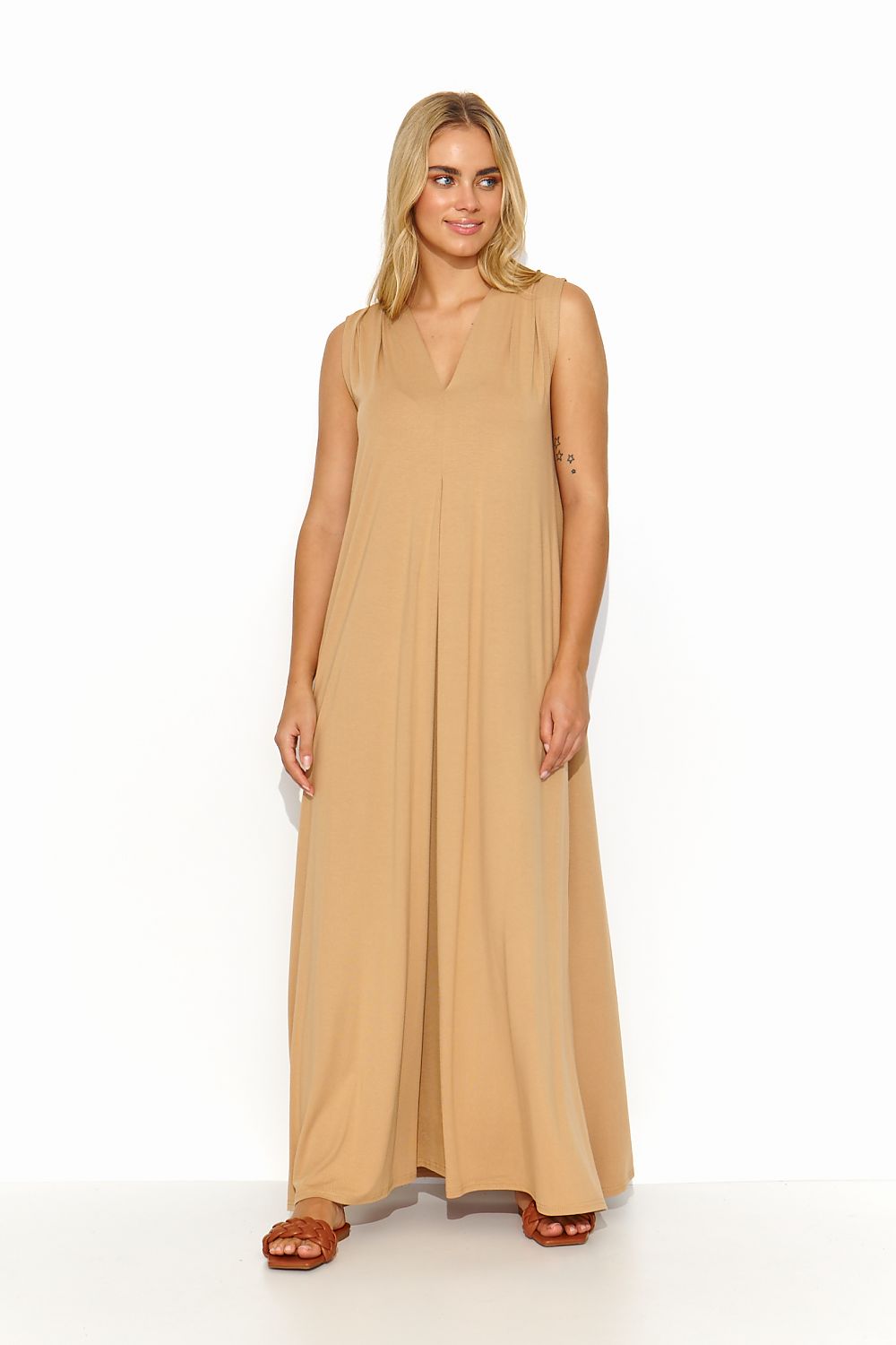 Versatile Makadamia maxi dress with elegant slits and a comfortable fit, a must-have for summer wardrobes.