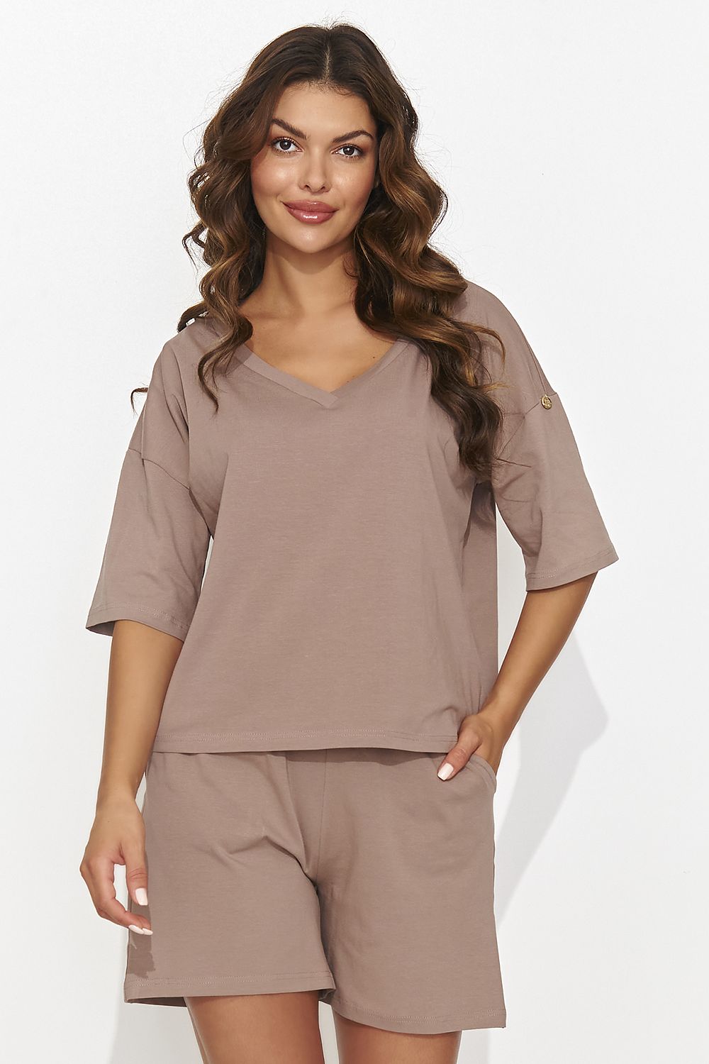 Luxurious Numinou Women's Set showcasing a lightweight blouse with flared sleeves and loose shorts, perfect for everyday sophistication.