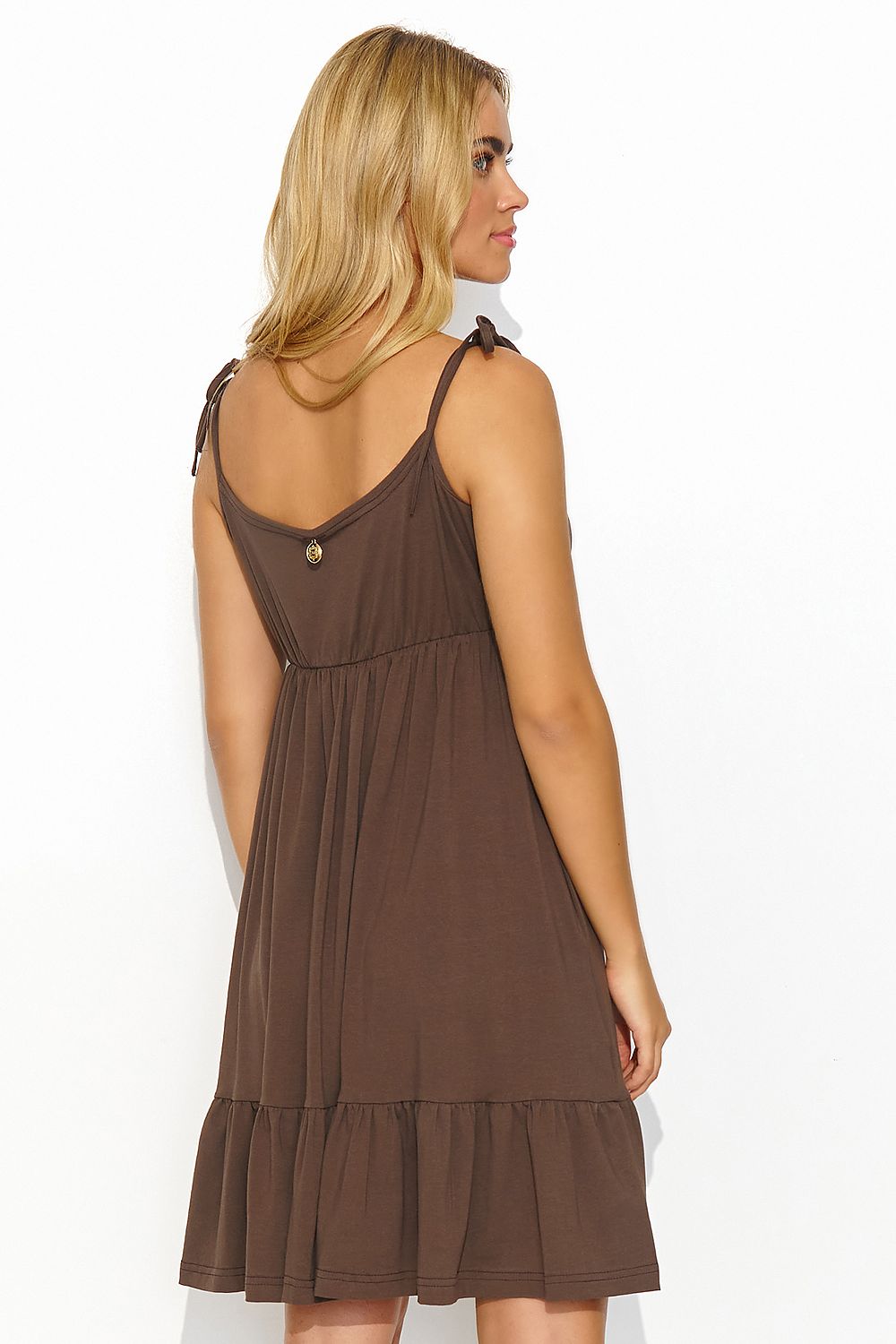 Close-up view of the heart-shaped neckline of Makadamia's exquisite light knit summer dress, showcasing its delicate design.