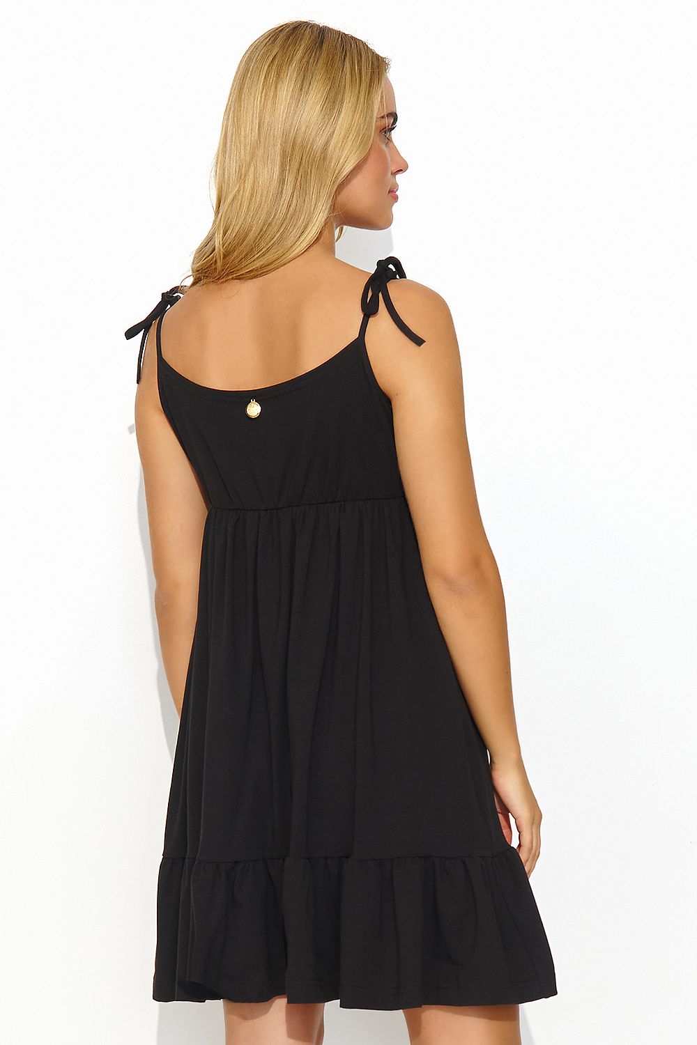 Several colour options of the elegant summer dress by Makadamia, offering versatility for every taste and occasion.