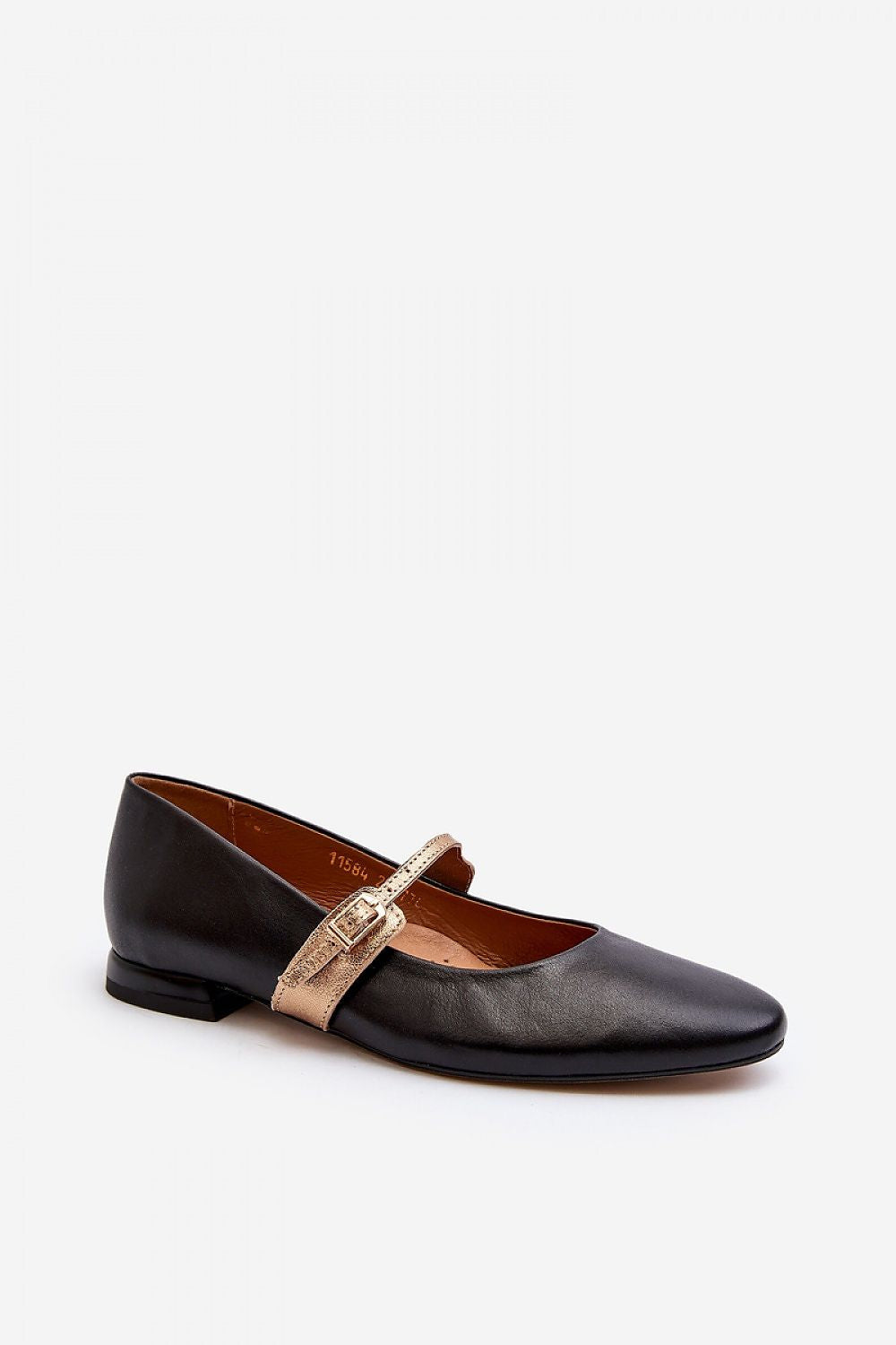 Step in style exquisite natural leather ballet flats featuring a delicate rounded toe and adjustable strap for a sophisticated fit.