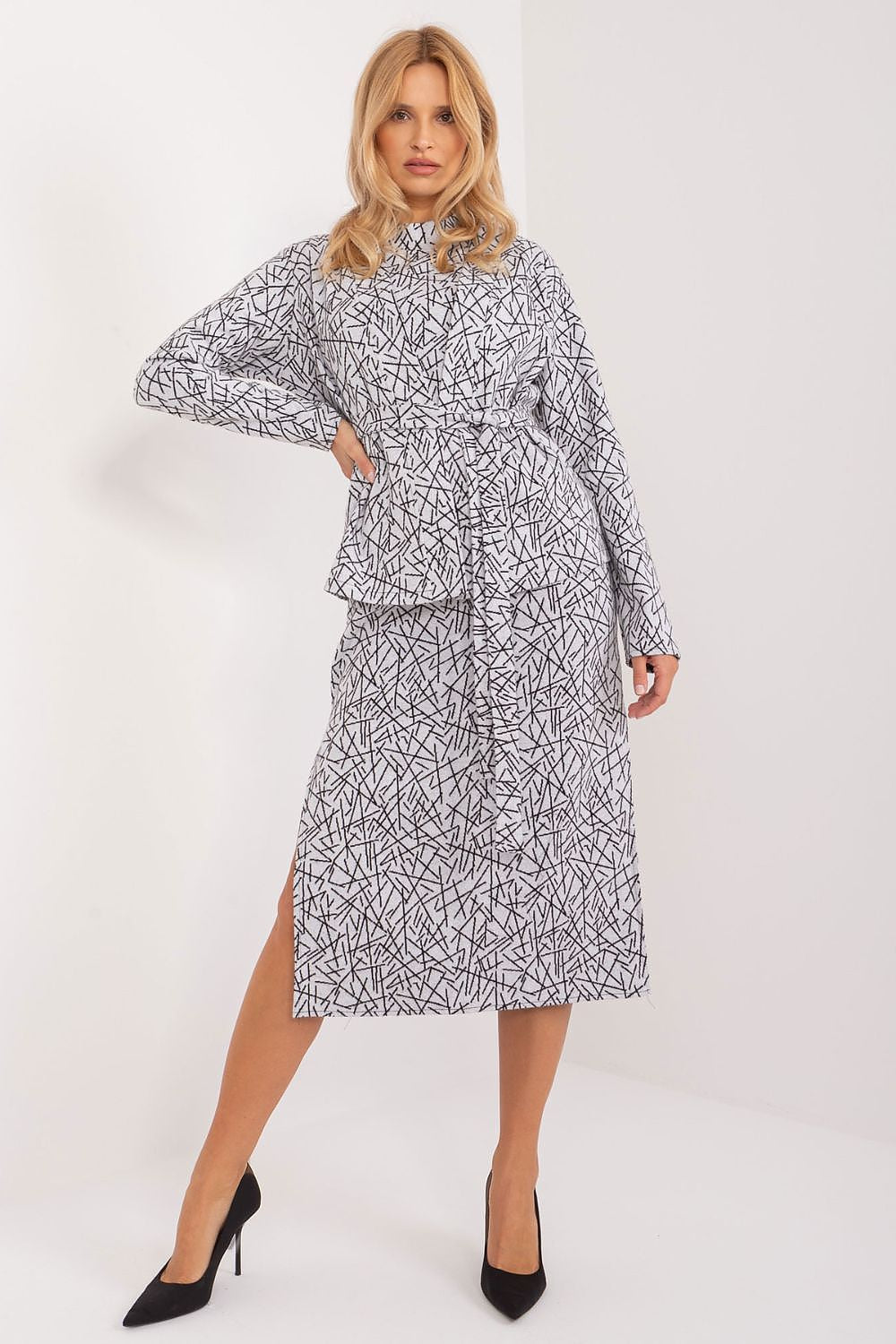 Complete look of the Lakerta 2-Piece Set, elegantly styled for business meetings and formal events, embodying modern sophistication.