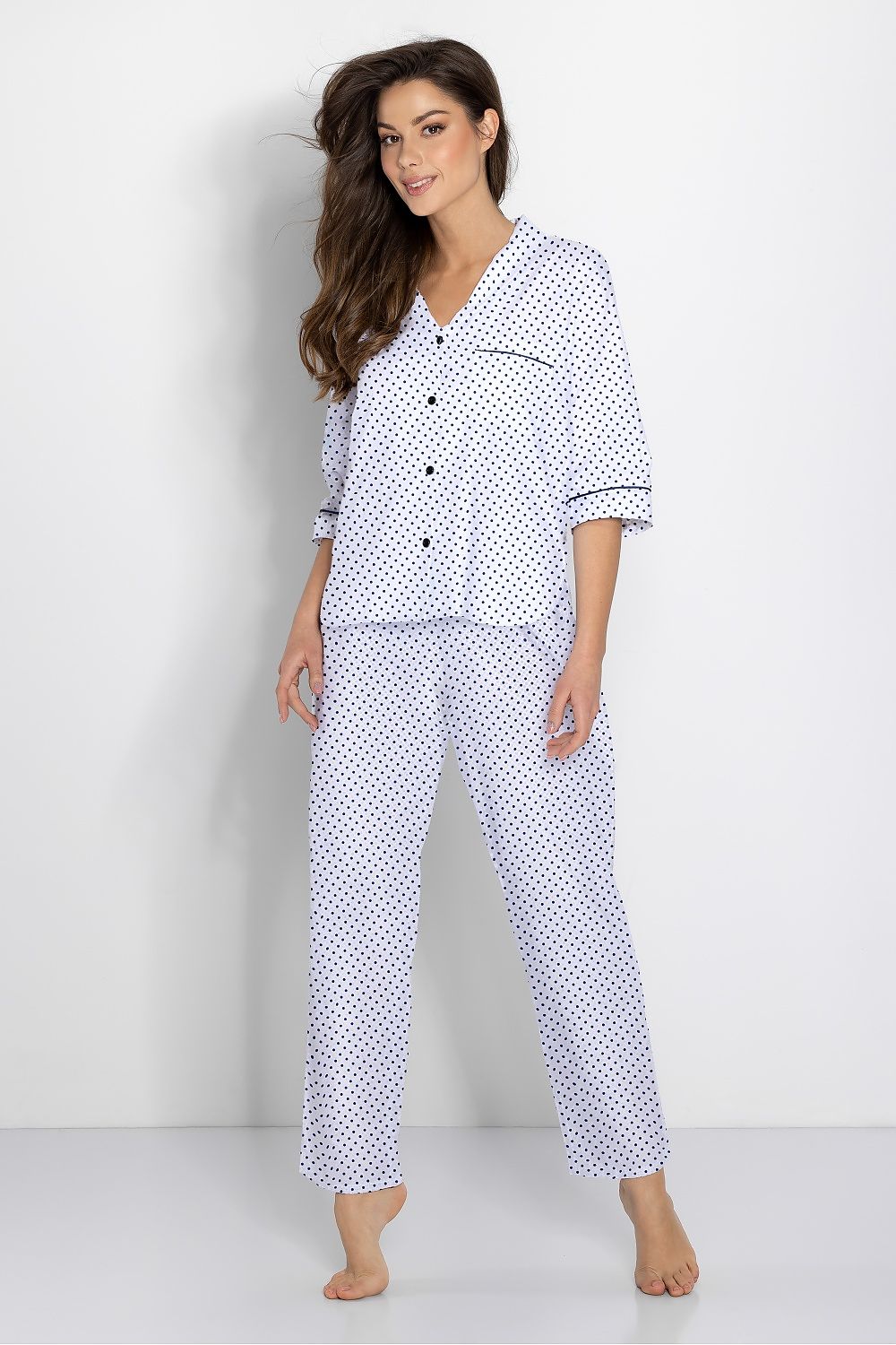 Luxury 100% cotton pyjamas set by Momenti Per Me featuring elegant piping and designed for comfortable sleep, OEKO-TEX certified for skin safety.