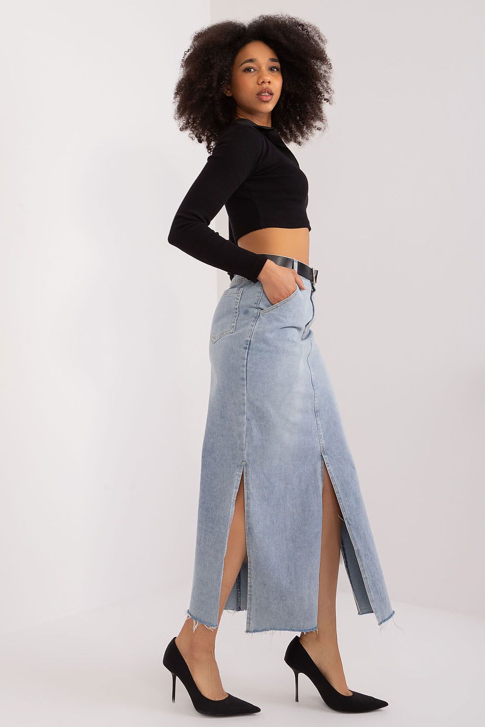 Stylish denim skirt from Factory Price showcasing a sophisticated maxi length, complemented by a trendy waist belt and slip pockets for functionality.