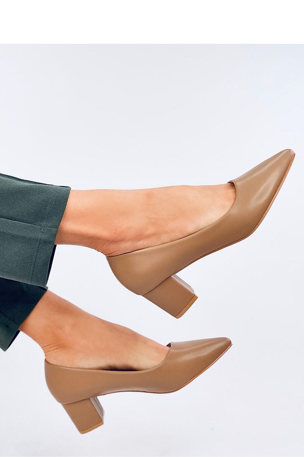 Stylish pointed toe women's pumps from Inello made of artificial leather, perfect for every occasion with a stable 5.5cm heel.