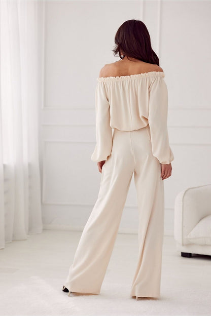 Fashionable Alaya Women's Trousers by Roco Fashion, combining functionality with elegance, featuring a discreet zipper and beautifully tailored wide leg silhouette.