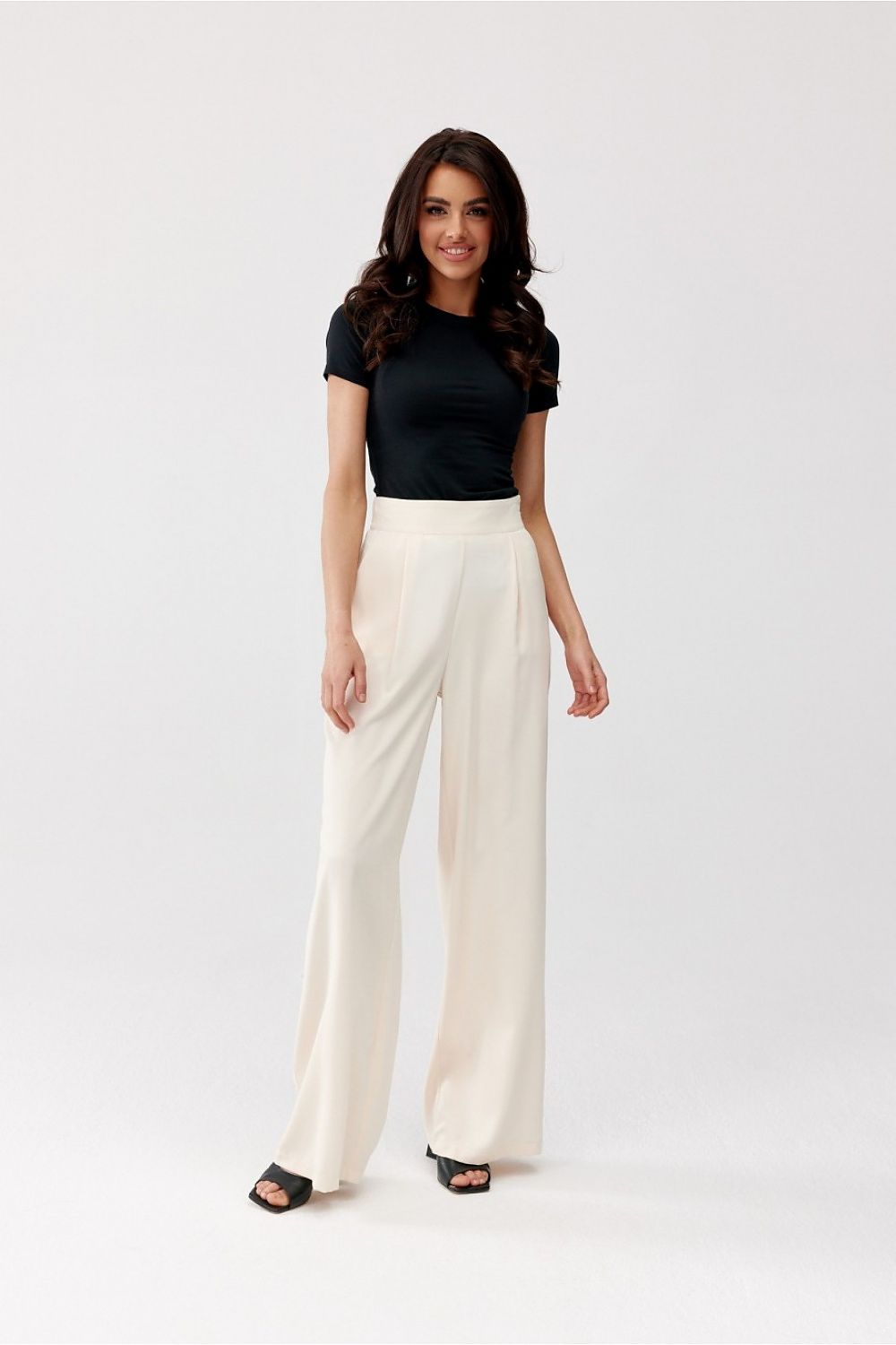 Roco Fashion Alaya Women's Trousers - High-waisted wide leg design with pockets, elegantly tailored for a flattering silhouette, perfect for office and formal occasions.