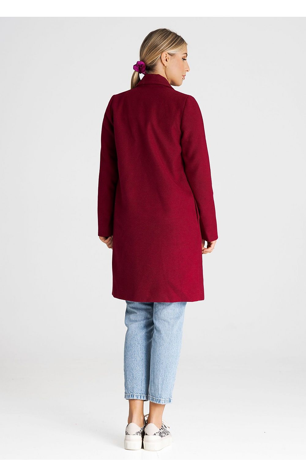Fashionable Figl coat with inner pockets and a refined silhouette, ideal for modern elegance.