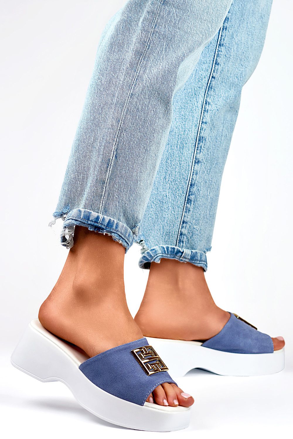 Close-up of PRIMO Women's Natural Leather Flip-Flops showcasing high-quality leather craftsmanship and a modern 5cm platform design.