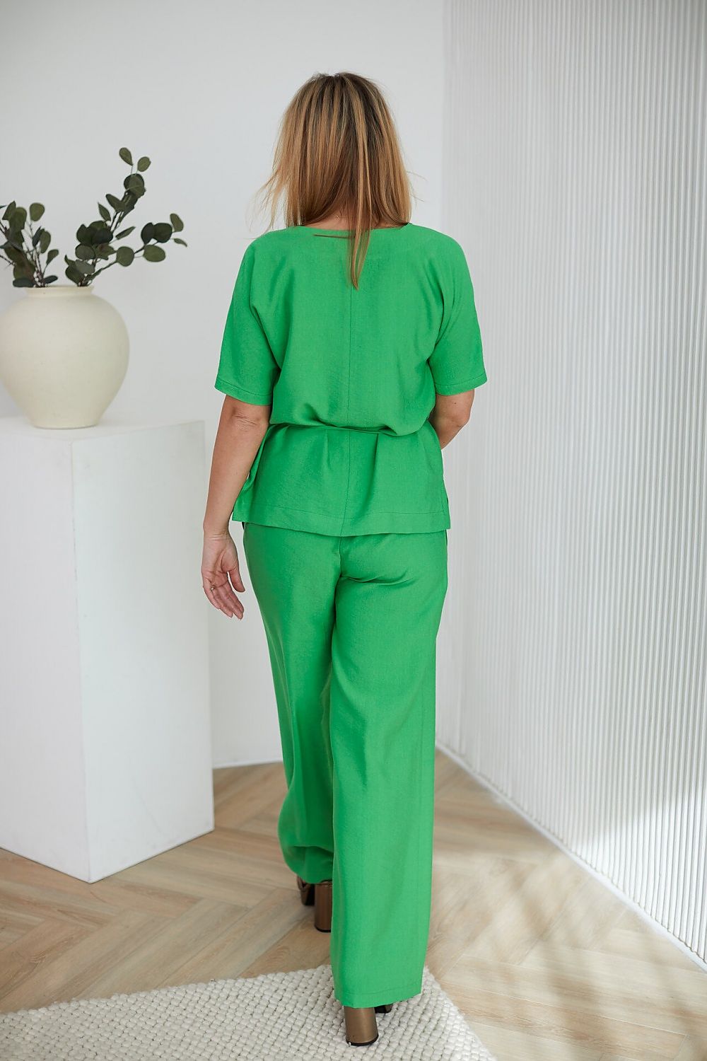 Fashion model wearing La Aurora elegant blouse and pants, epitomizing luxury and style for special spring-summer events.