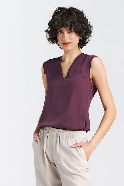 Elegant plum viscose blouse by Nife featuring a sophisticated V-neckline and delicate pleat detail.