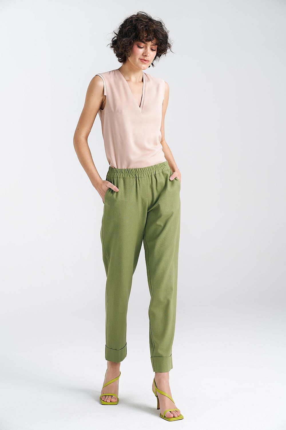 Detailed shot of the luxurious plum colour of the Nife blouse, demonstrating the unique, fashionable expression of this high-quality viscose fabric.