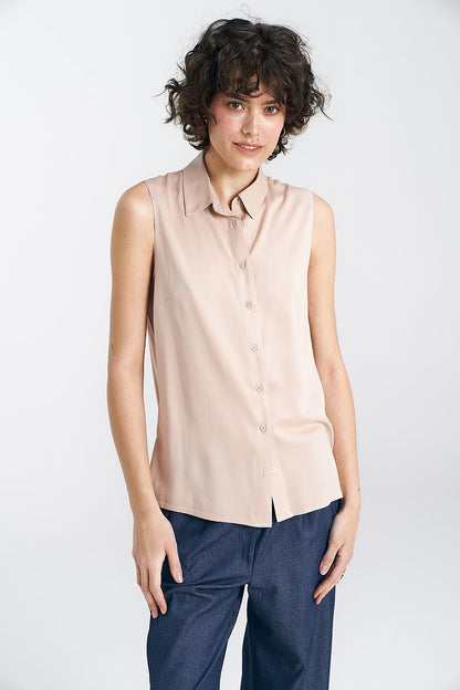 Elegant sleeveless viscose shirt for women by Nife, showcasing a classic collar and refined style.