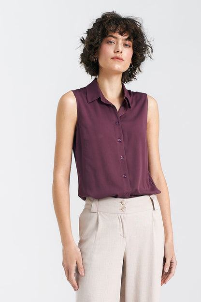 Stylish sleeveless viscose top by Nife, combining comfort and elegance for casual and formal occasions.