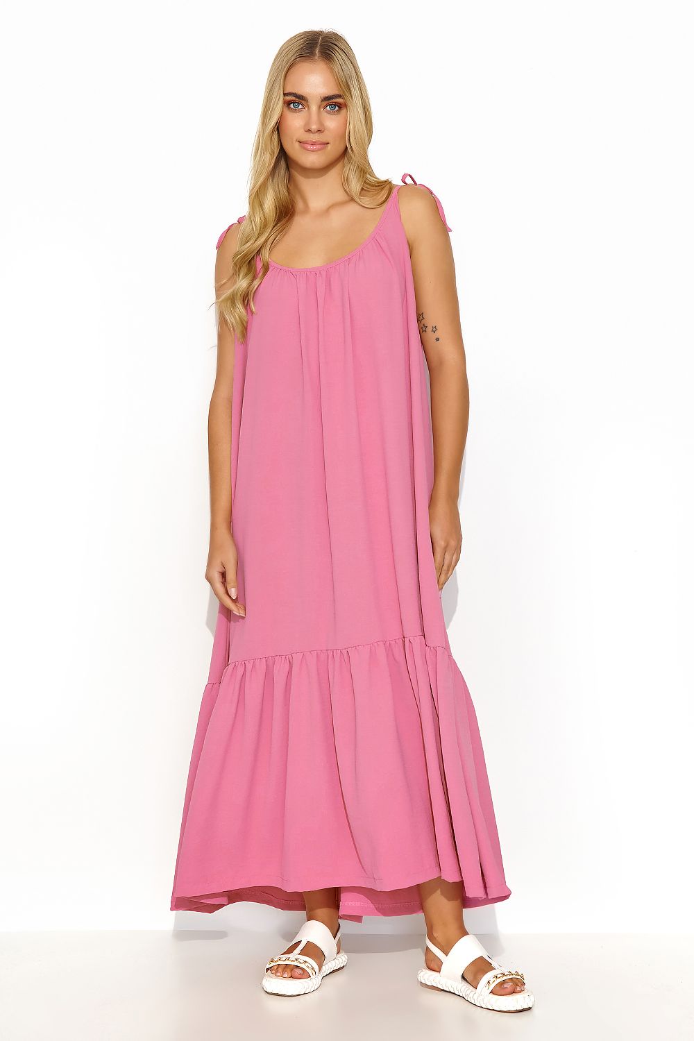 Timeless summer daydress by Makadamia featuring a loose fit and elegant gold plate detail, perfect for warm weather.