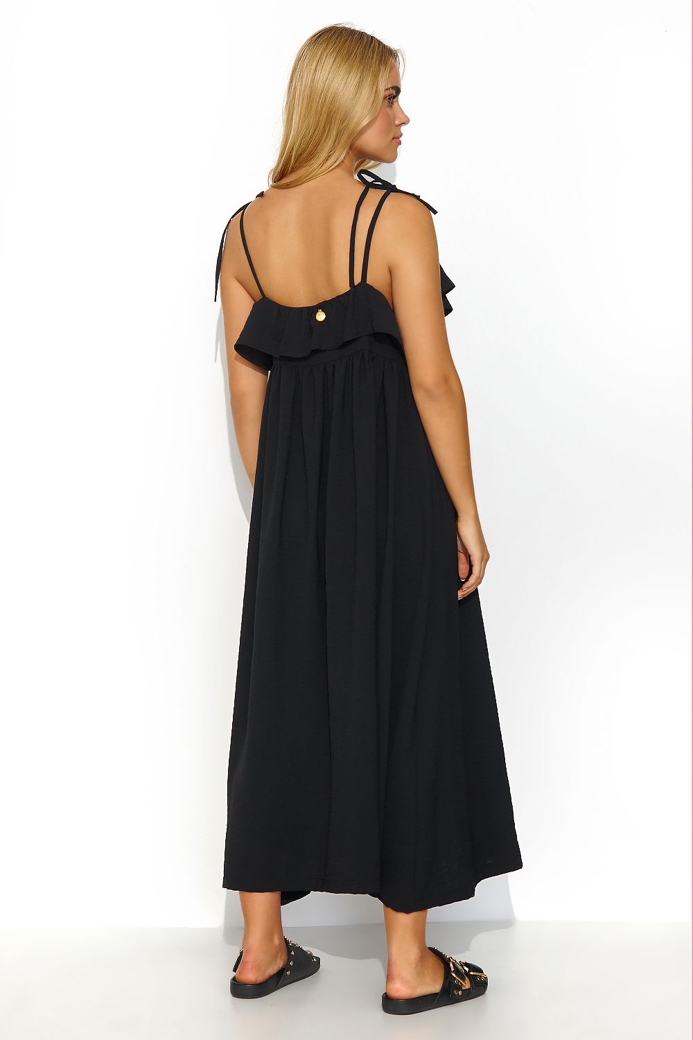 Chic and comfortable oversized long dress by Makadamia, designed for effortless style and movement.