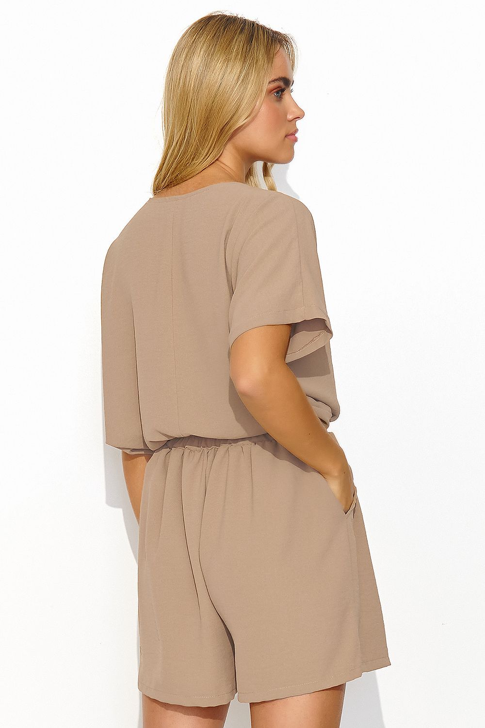 Chic light beige Makadamia women's set including a heart neckline blouse and practical shorts, ideal for effortless elegance in warm weather.