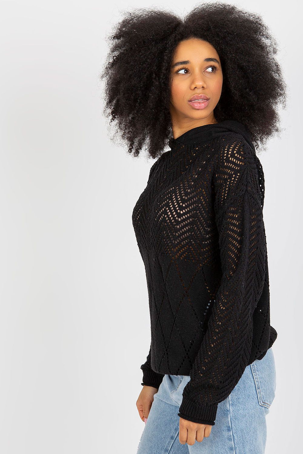 Stylish Badu hooded summer sweater, crafted from a luxurious cotton blend, perfect for layering and adding sophistication to any casual attire.
