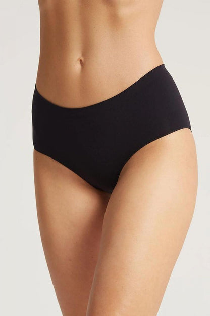 Stylish luxury woman's seamless panties by Gatta in classic black, highlighting the sleek front view, perfect for everyday elegance.