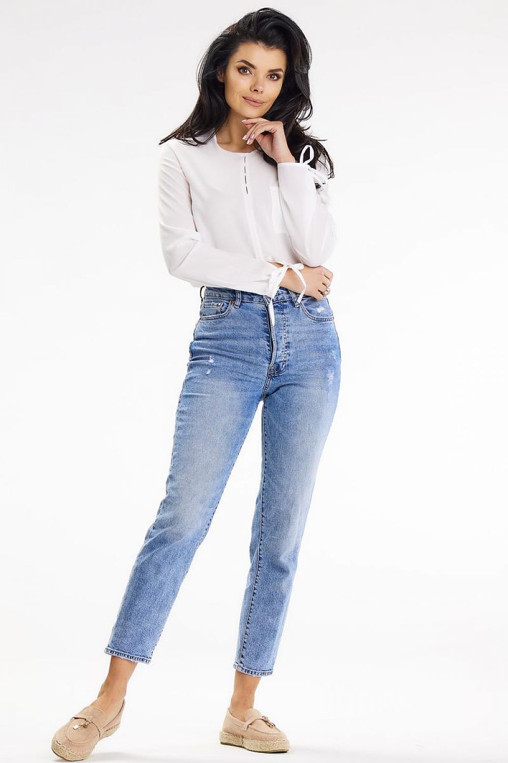 Front view of a woman wearing an Awama casual blouse with buttons and a front pocket, styled elegantly with jeans for a refined casual look.